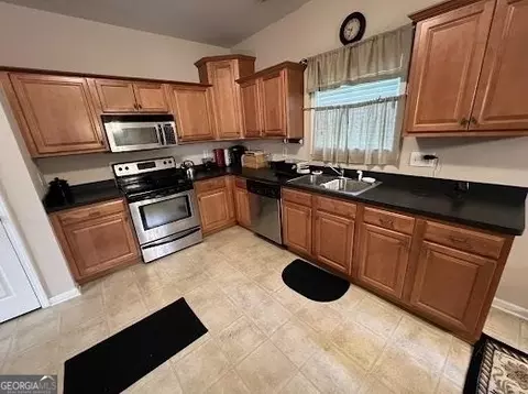 Kitchen - 141 Revolutionary Dr, Hampton, GA 30228 photo 2 of 3