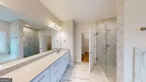 Bath - 109 Loch Ct, Lagrange, GA 30241 photo 1 of 8