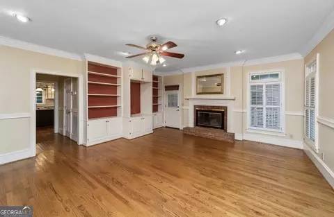 Living - 3006 White Oak Ct, Lagrange, GA 30240 photo 2 of 5
