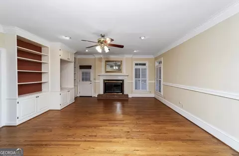 Living - 3006 White Oak Ct, Lagrange, GA 30240 photo 3 of 5
