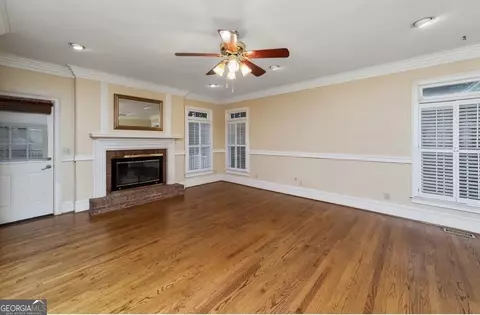 Living - 3006 White Oak Ct, Lagrange, GA 30240 photo 4 of 5