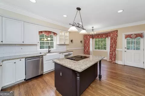 Kitchen - 3006 White Oak Ct, Lagrange, GA 30240 photo 4 of 4
