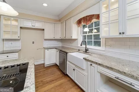Kitchen - 3006 White Oak Ct, Lagrange, GA 30240 photo 1 of 4