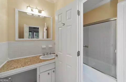 Bath - 3006 White Oak Ct, Lagrange, GA 30240 photo 3 of 5