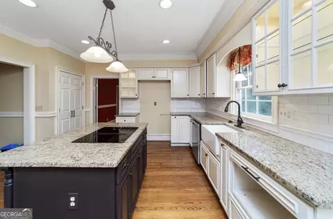 Kitchen - 3006 White Oak Ct, Lagrange, GA 30240 photo 3 of 4