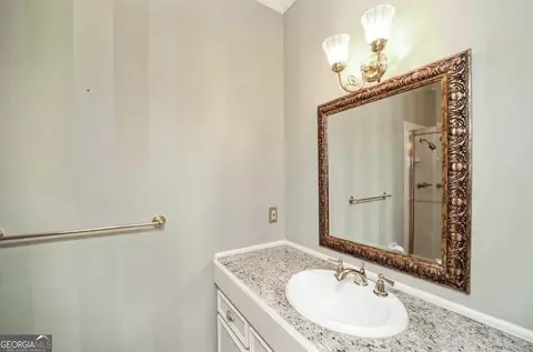 Bath - 3006 White Oak Ct, Lagrange, GA 30240 photo 4 of 5