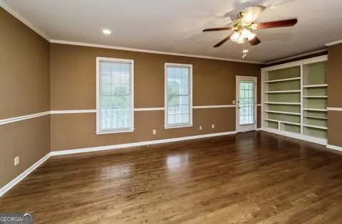 Living - 3006 White Oak Ct, Lagrange, GA 30240 photo 5 of 5