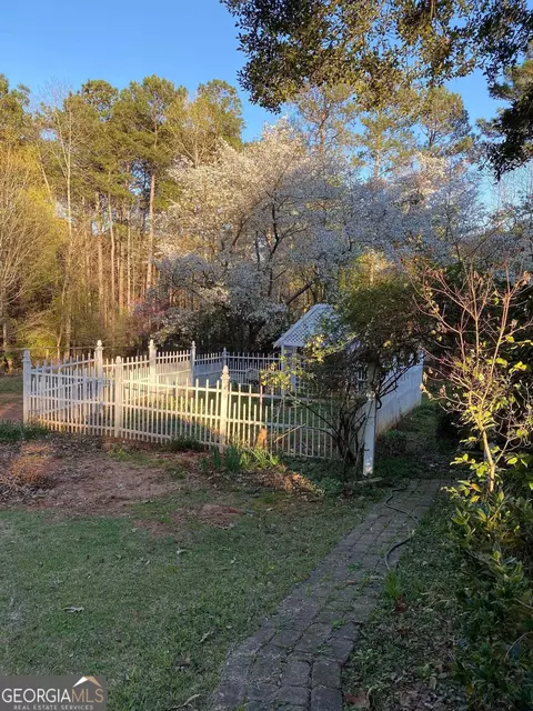 Exterior - 3006 White Oak Ct, Lagrange, GA 30240 photo 9 of 12