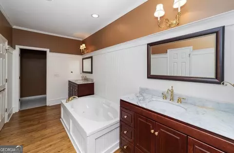 Bath - 3006 White Oak Ct, Lagrange, GA 30240 photo 2 of 5