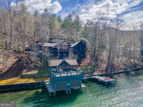 92 Mcclain Ln, Tiger, GA 30576