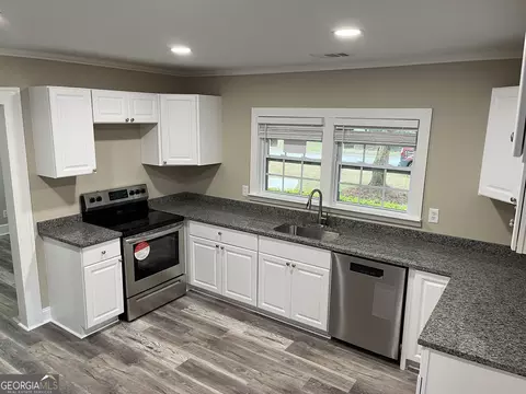 211 E Lane St, Brooklet, GA 30415 photo 2
