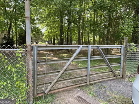 2534 E Lake Rd, Mcdonough, GA 30252 photo 2