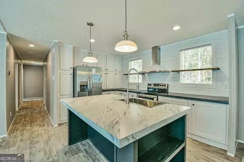 Kitchen - 579 Highway 63, Commerce, GA 30529 photo 2 of 5