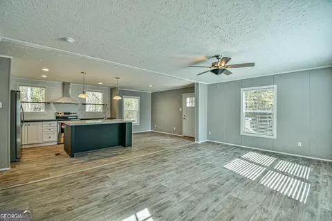 Living - 579 Highway 63, Commerce, GA 30529 photo 1 of 2
