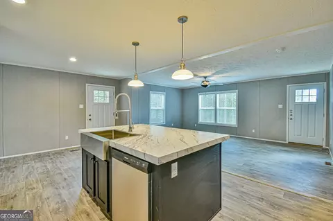 Kitchen - 579 Highway 63, Commerce, GA 30529 photo 5 of 5