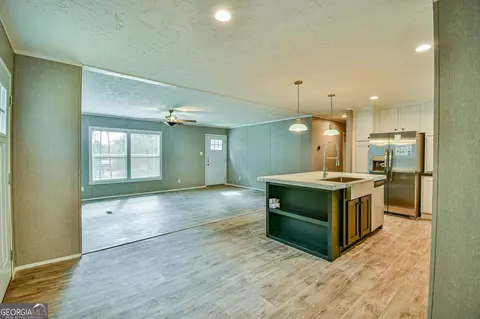 Kitchen - 579 Highway 63, Commerce, GA 30529 photo 3 of 5