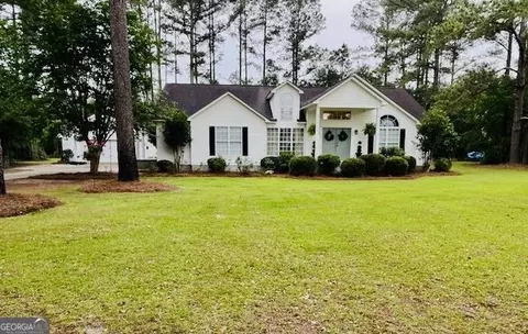 831 Tanglewood Cir, Dublin, GA 31021