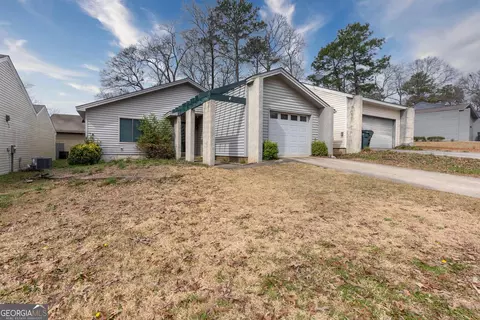 107 Lake Pointe Dr, Warner Robins, GA 31088