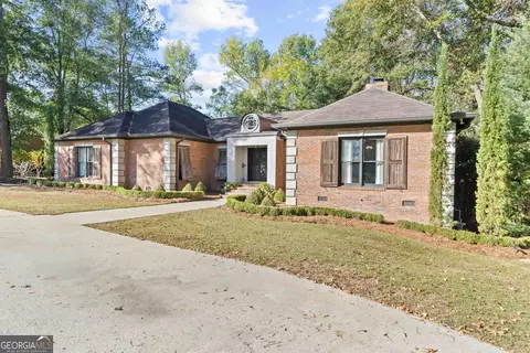 1176 Saint Andrews Dr, Macon, GA 31210