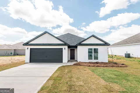 18 Cole Dr, Hawkinsville, GA 31036