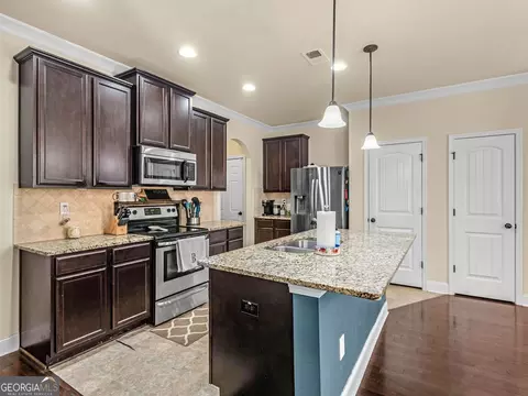 Kitchen - 1421 Stone Ridge Ct, Hampton, GA 30228 photo 5 of 6