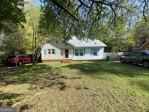 1318 Parkway Dr, Perry, GA 31069