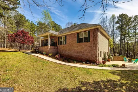 51 Robison Rd, Moreland, GA 30259