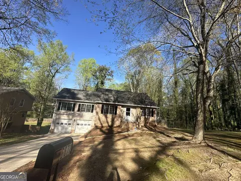 6672 Pleasant Valley Dr, Morrow, GA 30260
