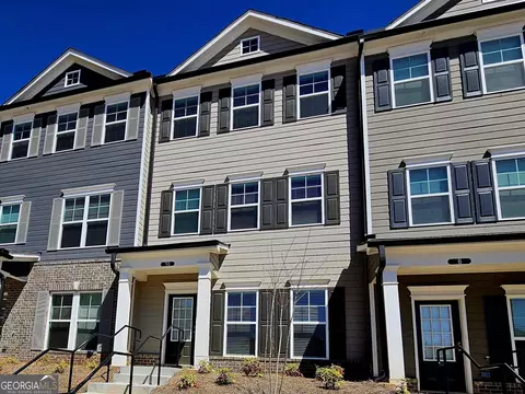 10 Silver Ln, Newnan, GA 30263