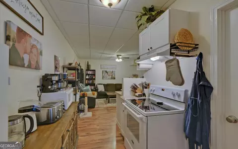 Kitchen - 747 Henderson Falls Rd, Toccoa, GA 30577 photo 6 of 7