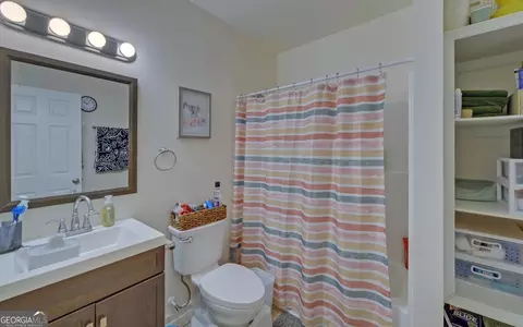 Bath - 747 Henderson Falls Rd, Toccoa, GA 30577 photo 6 of 6