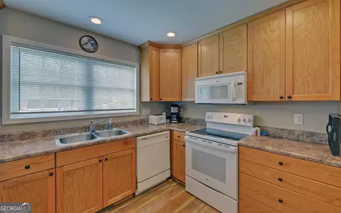 Kitchen - 747 Henderson Falls Rd, Toccoa, GA 30577 photo 2 of 7