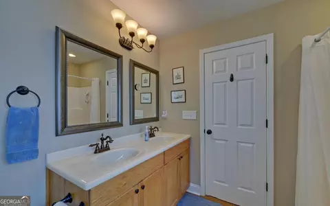 Bath - 747 Henderson Falls Rd, Toccoa, GA 30577 photo 4 of 6