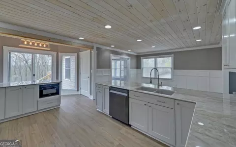 Kitchen - 385 Acre Ests, Toccoa, GA 30577 photo 4 of 6
