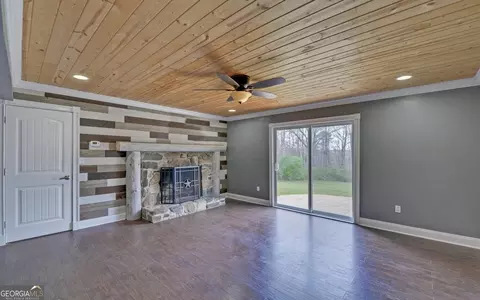 Living - 385 Acre Ests, Toccoa, GA 30577 photo 3 of 3