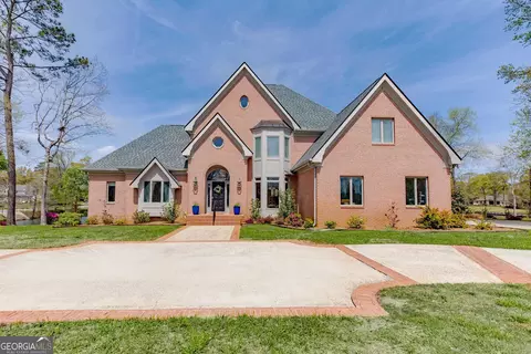 202 Club Ct, Warner Robins, GA 31088