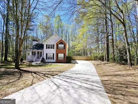 68 Blossom Ct, Sharpsburg, GA 30277