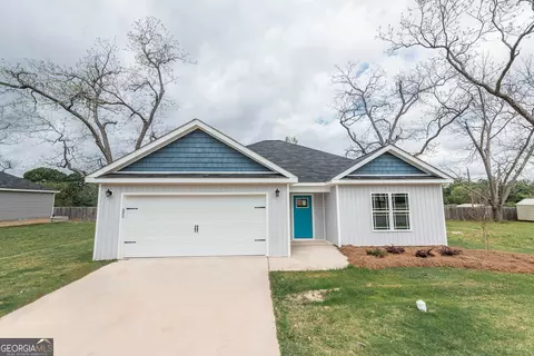 108 Village Cir, Cochran, GA 31014