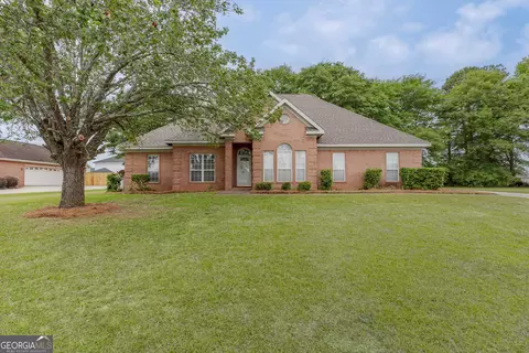 227 Twelve Oaks Dr, Warner Robins, GA 31088