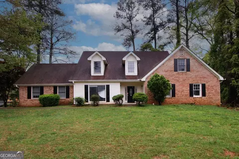 1521 Crooked Tree Ln, Stone Mountain, GA 30088