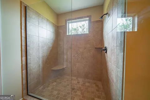 Bath - 134 Hamilton Lake Dr, Lagrange, GA 30241 photo 3 of 8