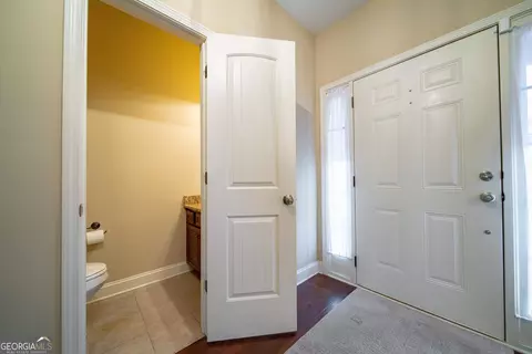 Entry Way - 134 Hamilton Lake Dr, Lagrange, GA 30241 photo 2 of 2