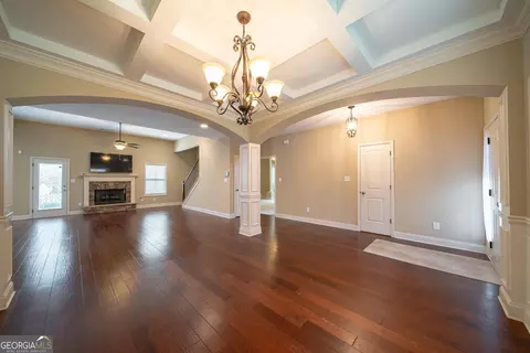 Living - 134 Hamilton Lake Dr, Lagrange, GA 30241 photo 4 of 7
