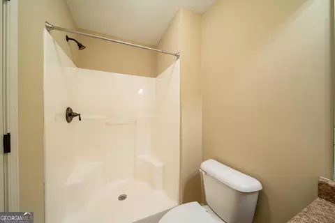 Bath - 134 Hamilton Lake Dr, Lagrange, GA 30241 photo 6 of 8