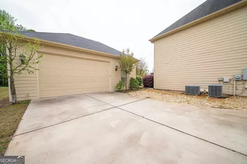 Exterior - 134 Hamilton Lake Dr, Lagrange, GA 30241 photo 5 of 15