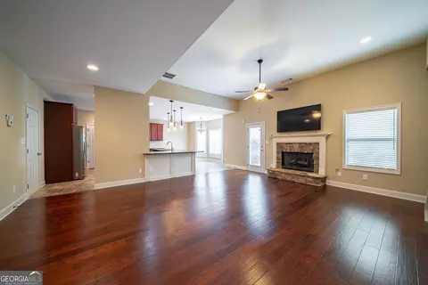 Living - 134 Hamilton Lake Dr, Lagrange, GA 30241 photo 3 of 7