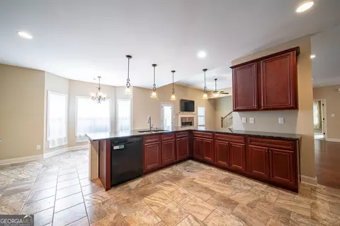 Kitchen - 134 Hamilton Lake Dr, Lagrange, GA 30241 photo 2 of 7
