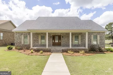 55 River Ridge Dr, Hawkinsville, GA 31036