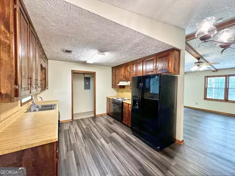 189 Cosby Dr, Lagrange, GA 30241 photo 3