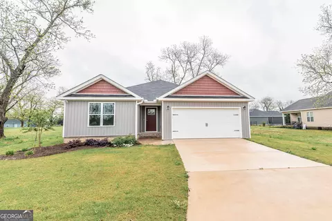 131 Colonial Dr, Cochran, GA 31014